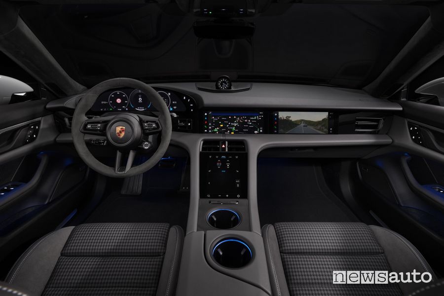 Nuova Porsche Taycan 2024 plancia abitacolo