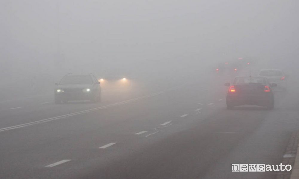 Come guidare nella nebbia