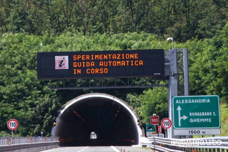 Test guida autonoma sulla A26 a traffico aperto