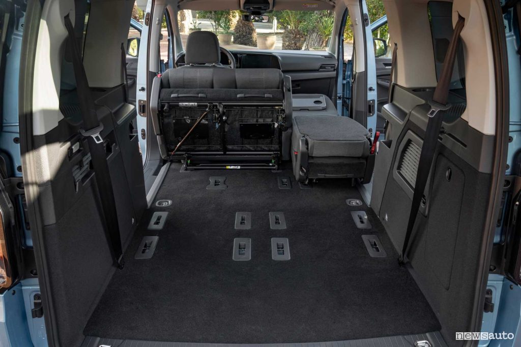 Ford Tourneo Connect PHEV passenger compartment load compartment