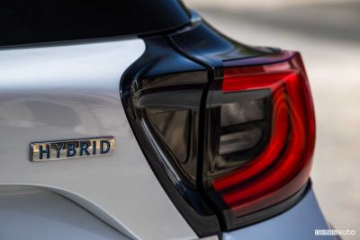 Mazda2 Hybrid 2024 logo Hybrid portellone posteriore