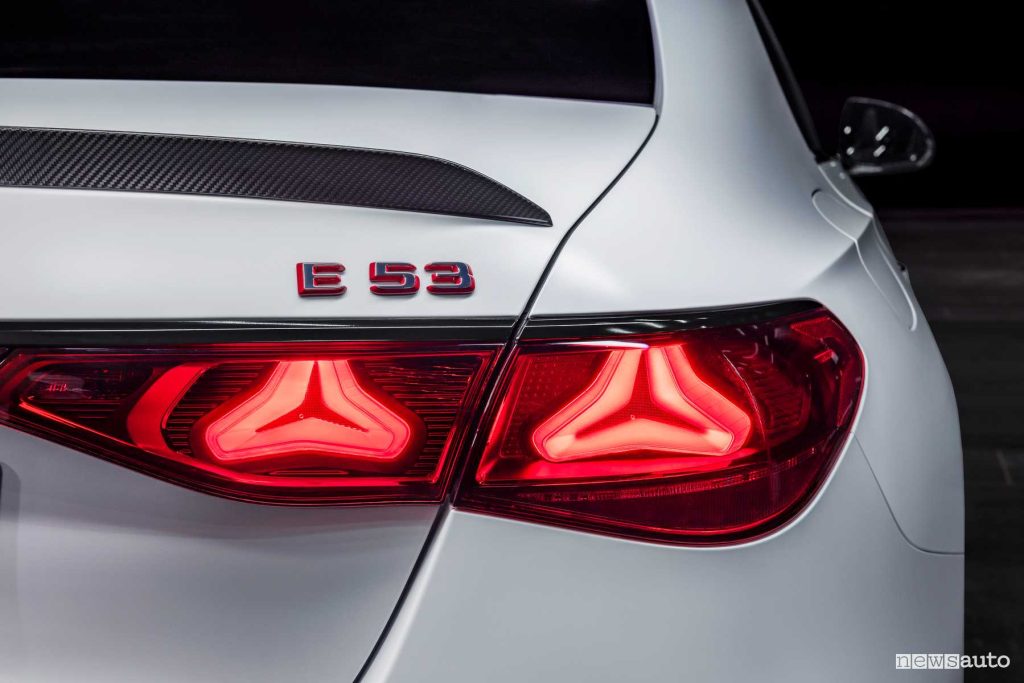 Mercedes-AMG E 53 Hybrid 4Matic+ rear light signature