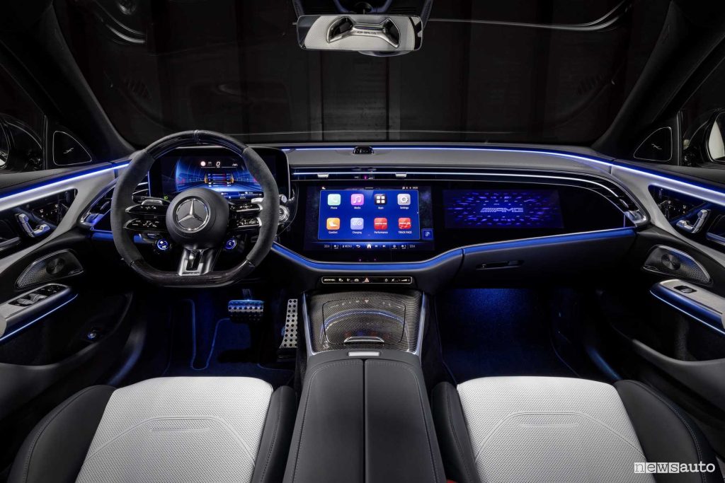 Mercedes-AMG E 53 Hybrid 4Matic+ cockpit dashboard