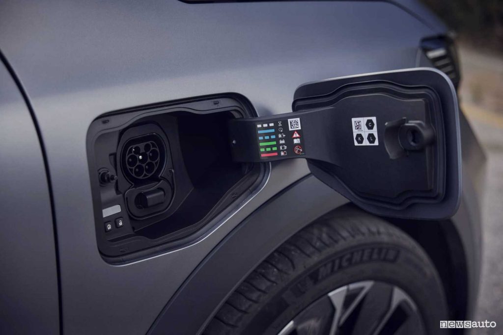 Renault Scenic E-Tech electric Esprit Alpine vano per la ricarica AC/DC