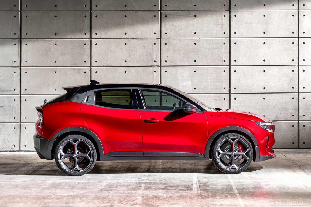 Alfa Romeo  Junior presentata a Milano Speciale laterale