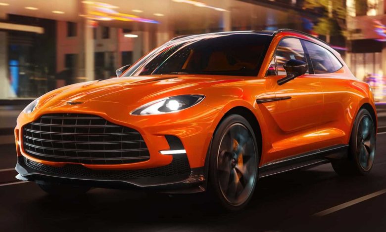 Aston Martin DBX707 su strada