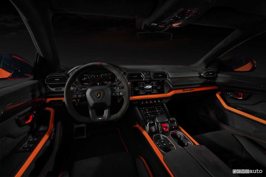 Lamborghini Urus plug-in SE cockpit dashboard