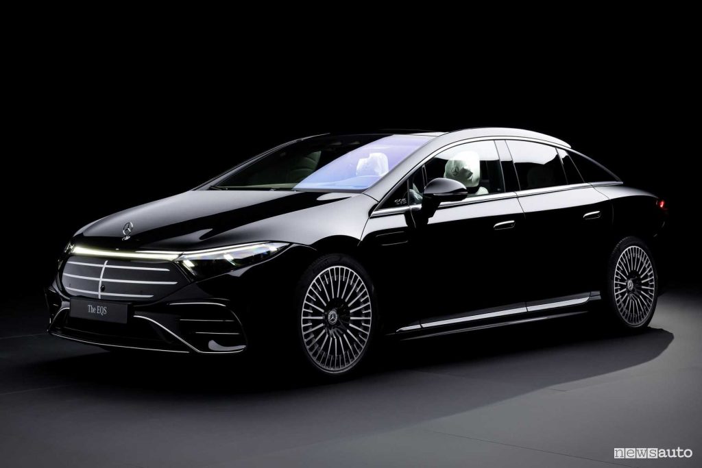 Mercedes-Benz EQS (2024) anteriore 3/4