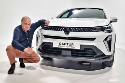 Giovanni Mancini con la nuova Renault Captur Techno