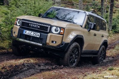 Nuova Toyota Land Cruise First Edition fango in off road