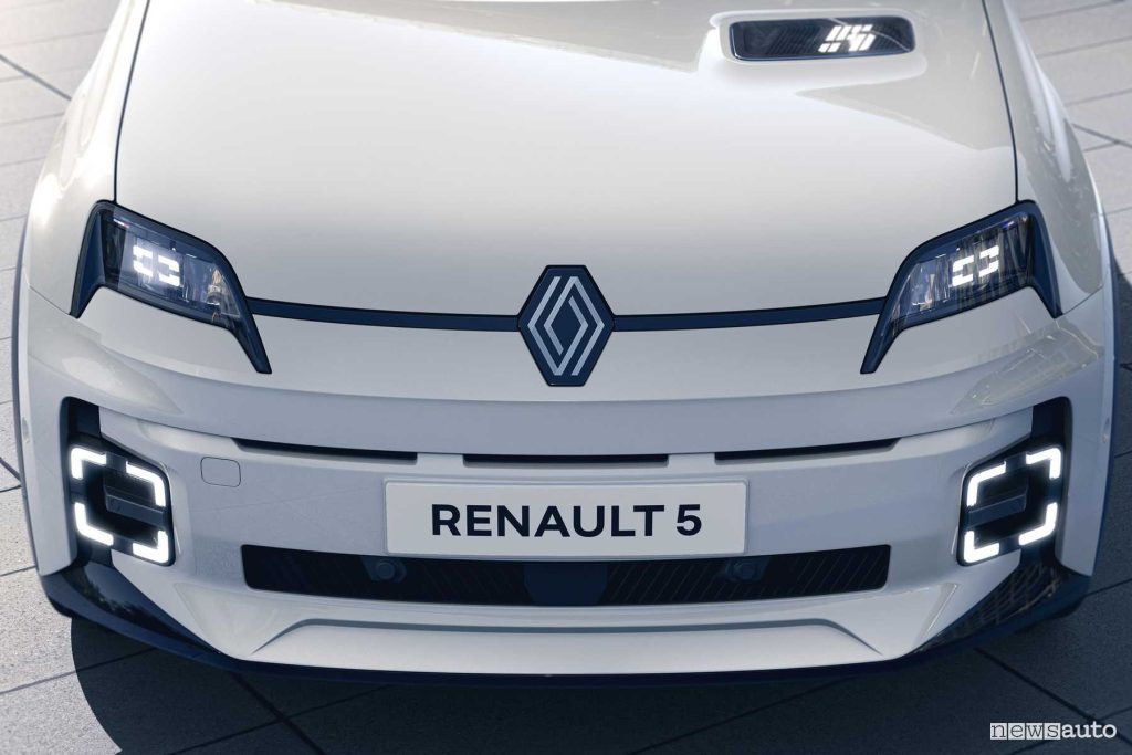 Renault 5 E-Tech Electric Roland Garros front headlights