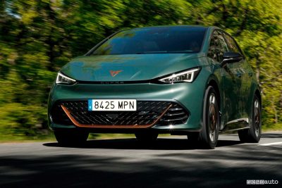 Cupra Born VZ su strada