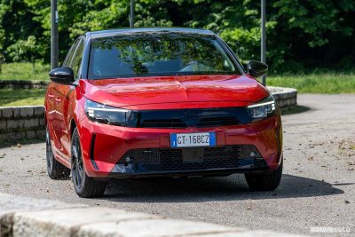 Opel Corsa Hybrid su strada