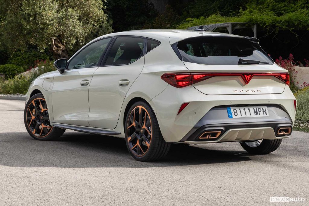 Nuova Cupra Leon PHEV posteriore 3/4