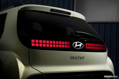 Nuova Hyundai Inster firma luminosa a pixel