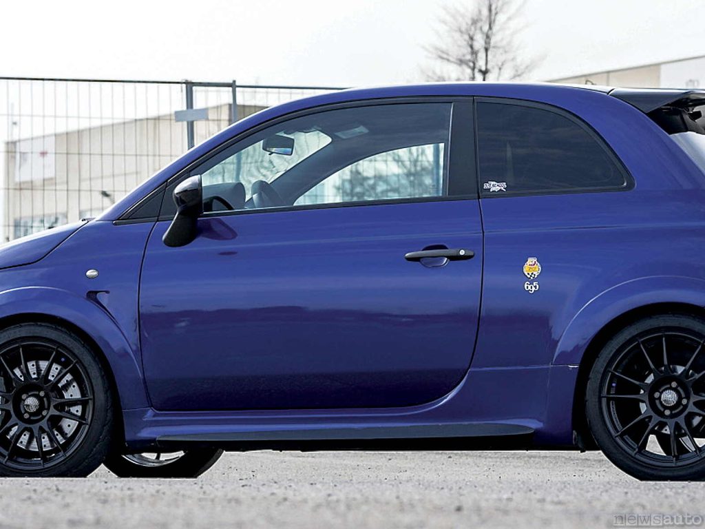 Abarth 595 blu