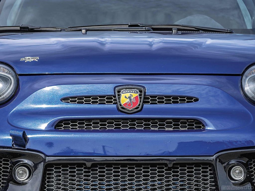 Abarth 595 blu