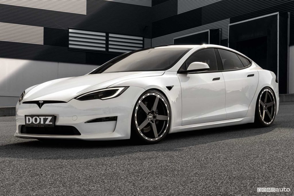 DOTZ Marina Bay dark Tesla Model S Plaid