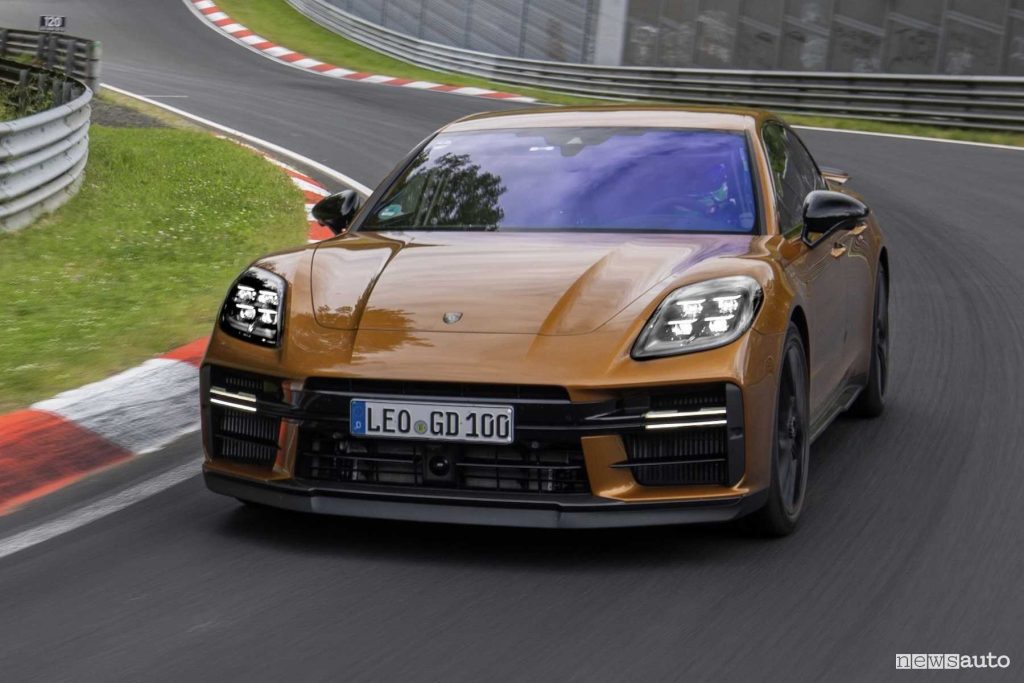 Porsche Panamera, record al Nürburgring