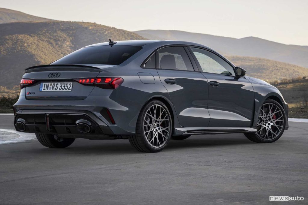 Audi RS 3 Sedan posteriore 3/4