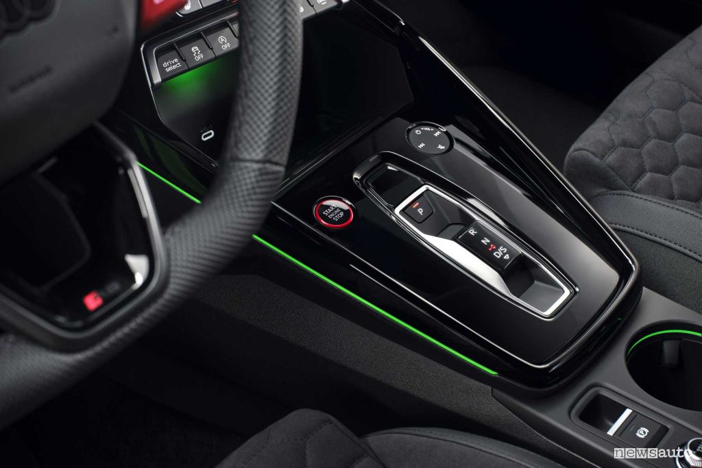 Audi RS 3 Sportback automatic transmission controls