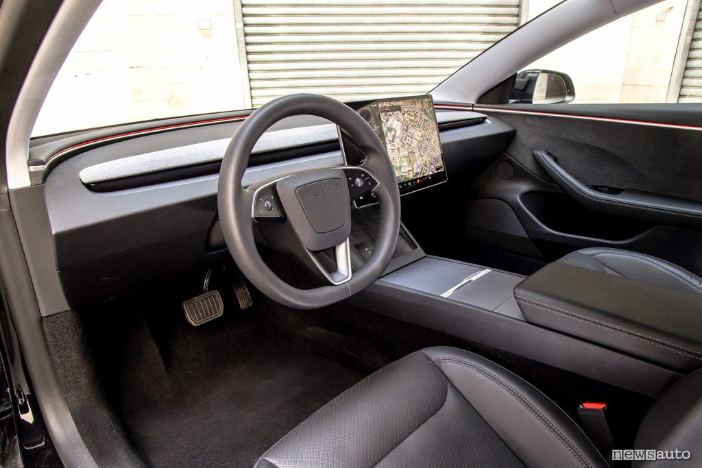 Abitacolo volante nuova Model 3