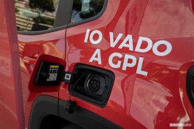 Auto ibrida plug-in trasformata a GPL