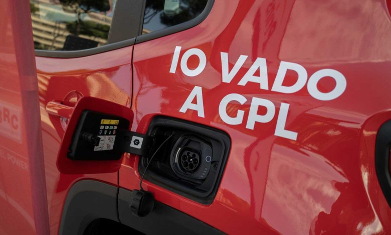 Auto ibrida plug-in trasformata a GPL