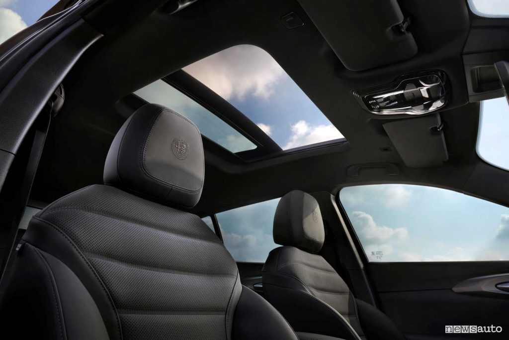 Alfa Romeo Tonale 2025 sunroof