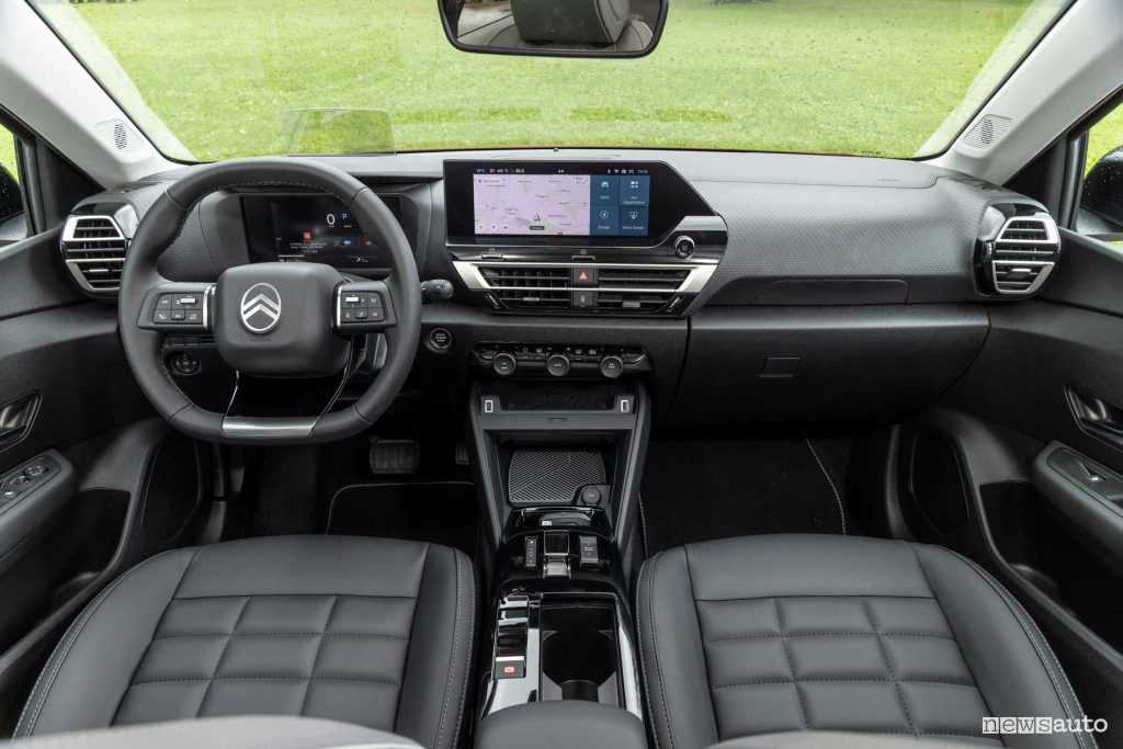 Nuova Citroen e-C4 plancia abitacolo