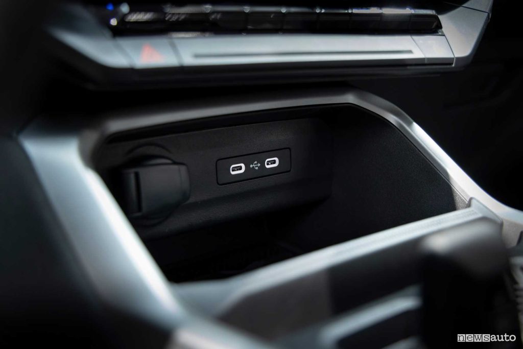 New Dacia Bigster Journey USB-C ports in the passenger compartment