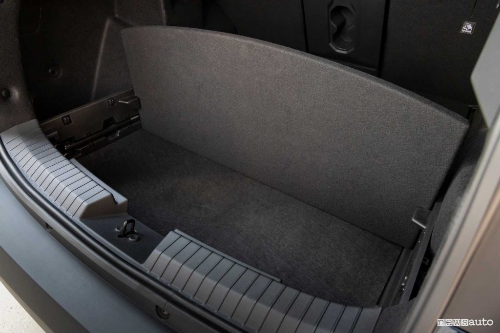 New Dacia Bigster Journey trunk compartment