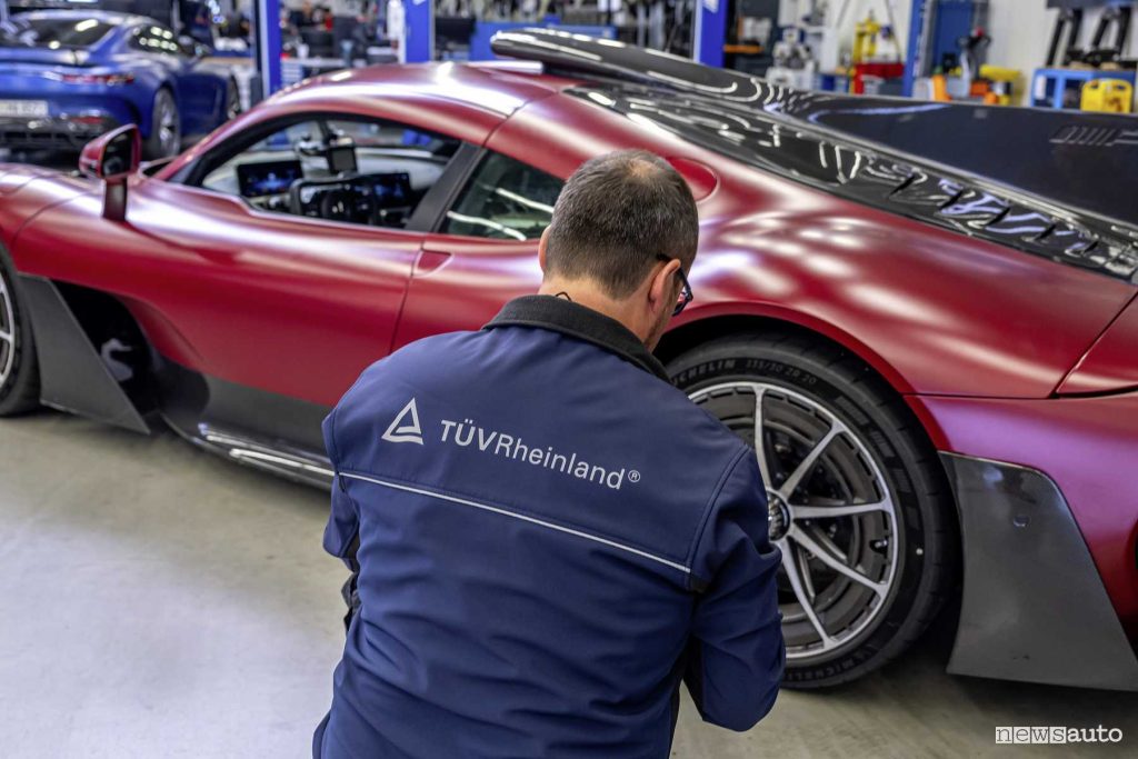 Changing tires on the Mercedes-AMG ONE