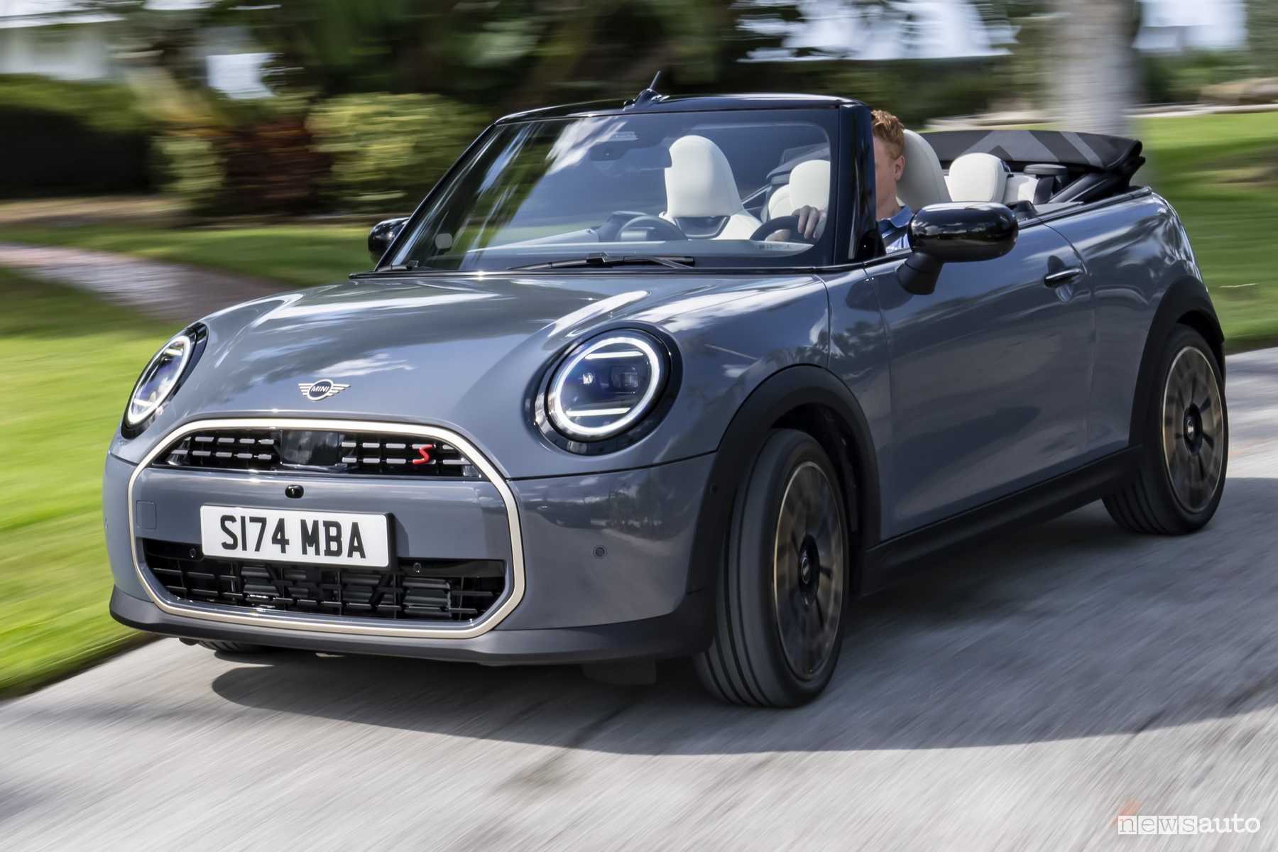 Mini Cooper Cabrio S su strada