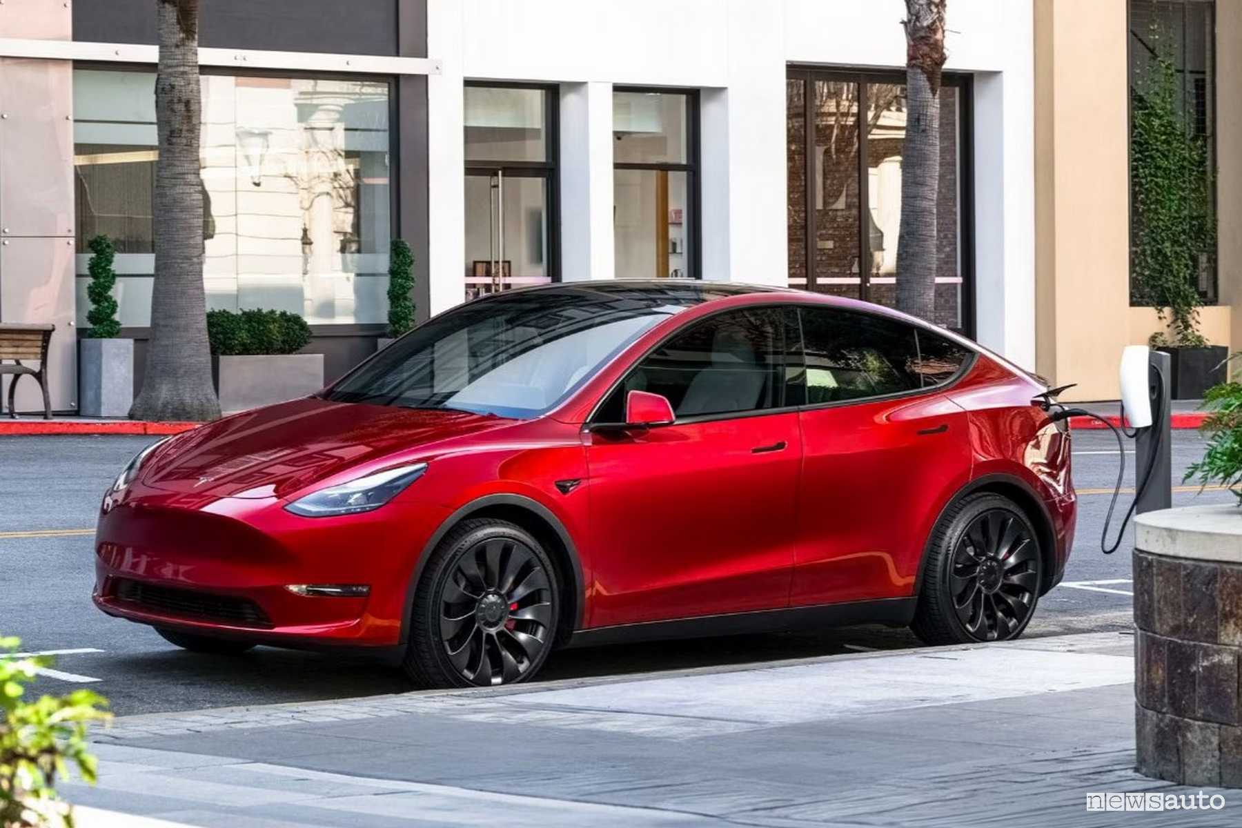 Tesla Model Y, interni 7 posti, prezzo