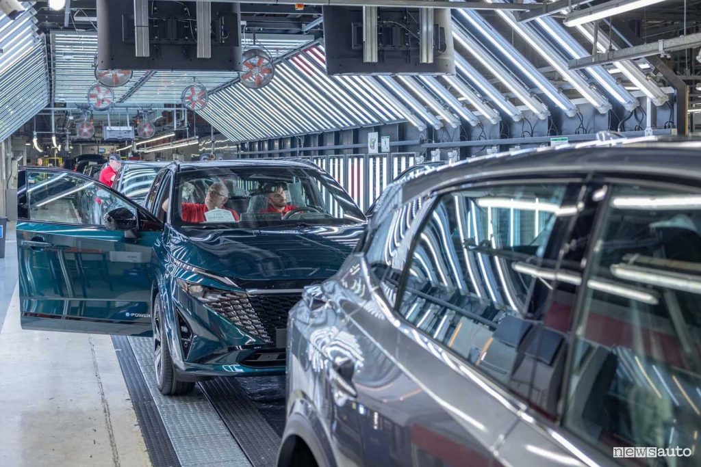 Una delle tante linee di montaggio di automobili che hanno visto un rallentamento della produzione 