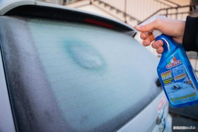 Come sghiacciare i vetri in inverno