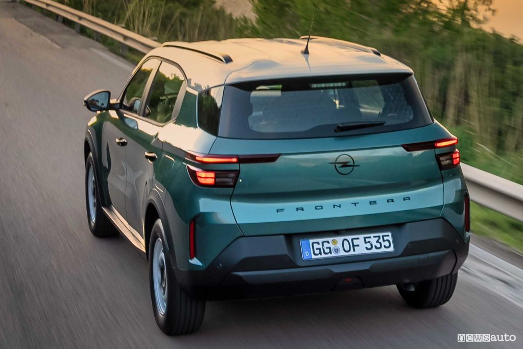 Opel Frontera su strada