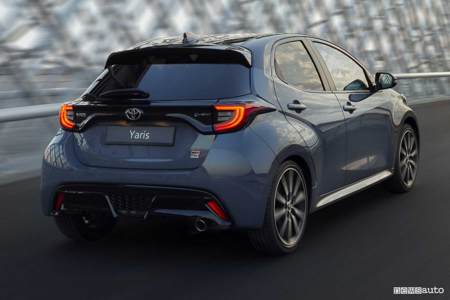 Toyota Yaris 2025, caratteristiche, motori hybrid e prezzo