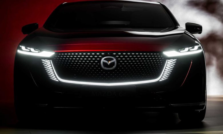 Mazda 6e elettrica fari firma luminosa anteriore
