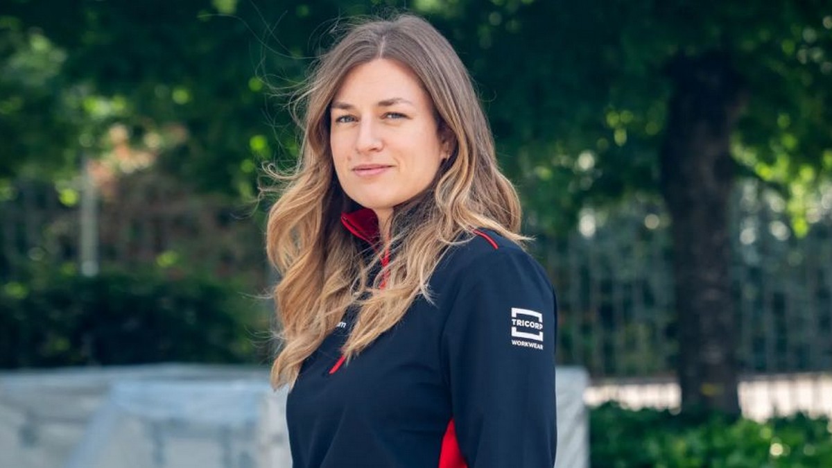 Ingengere di pista donna Laura Mueller ingegnere di pista Esteban Ocon Haas