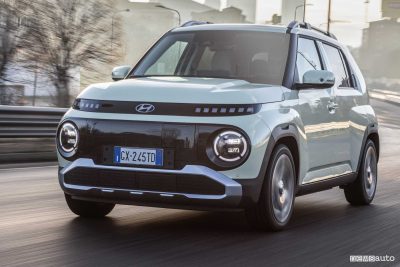 Hyundai Inster su strada