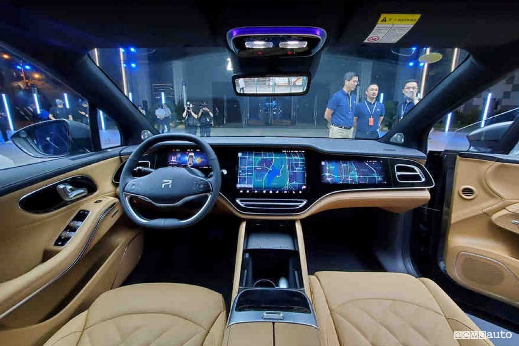 Veicoli intelligenti cinesi SAIC e Huawei
