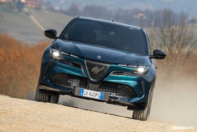 Alfa Romeo Junior Q4 su strada