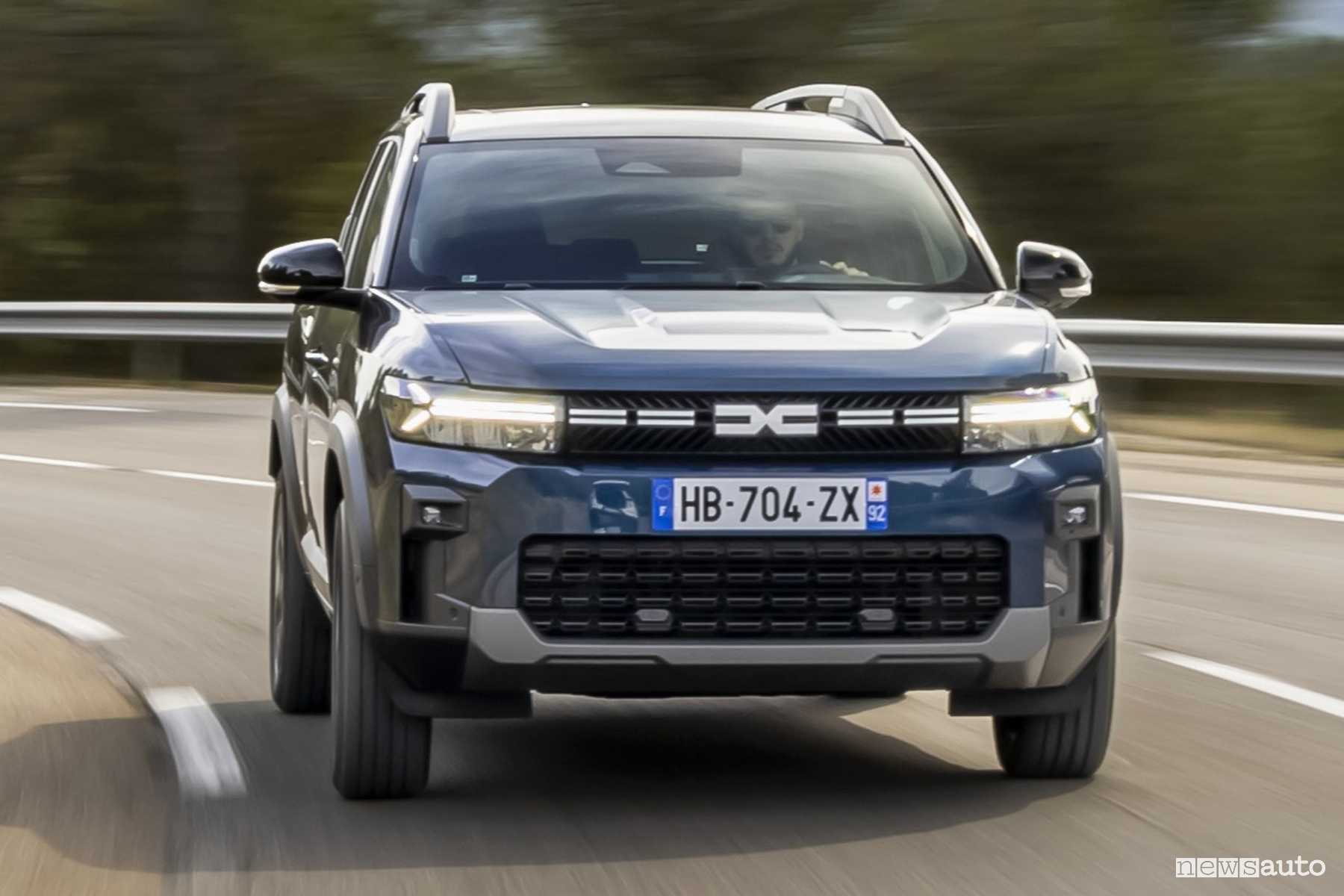 Dacia Bigster Journey su strada