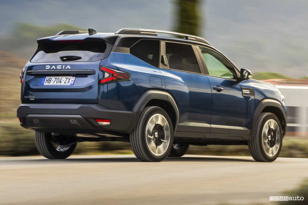 Dacia Bigster Journey su strada