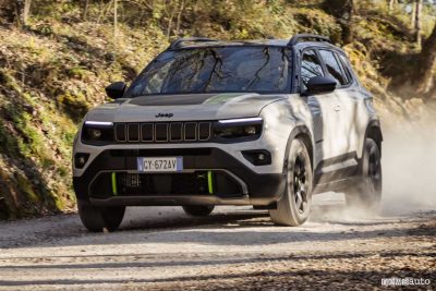 Jeep Avenger 4xe sullo sterrato