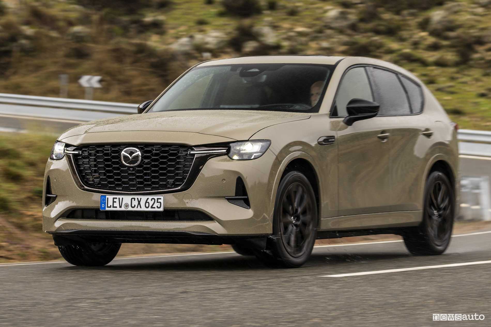 Mazda CX-60 2025 su strada