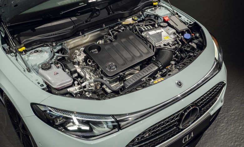 Nuova Mercedes-Benz CLA ibrida vano motore