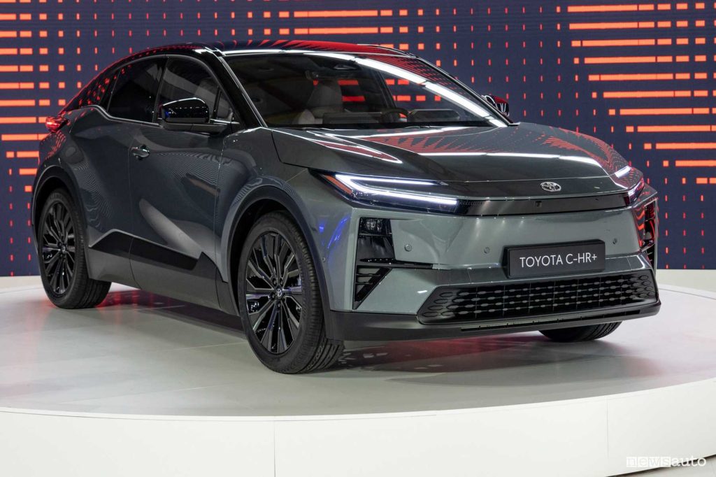 Toyota C-HR+ anteriore 3/4